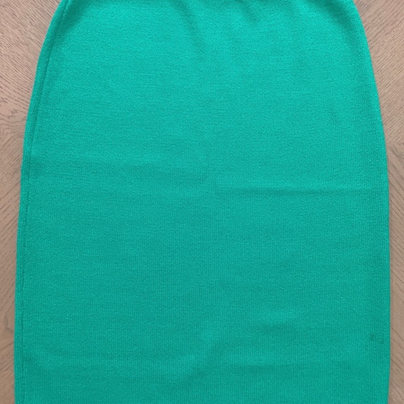 St. John Skirt - Picture 2 of 3